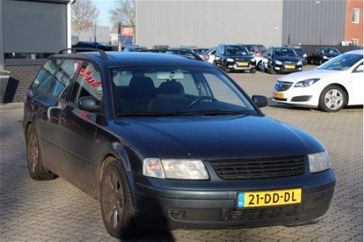 Volkswagen Passat Variant - 2.8 V6 Comfortline 4Motion airco, cruise control, elektrische ramen, tre - 1