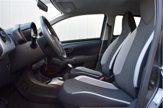 Toyota Aygo - 1.0 VVT-i 5Drs X-Play Full Map Navi, Airco, Telefonie, Dealer Onderhouden - 1