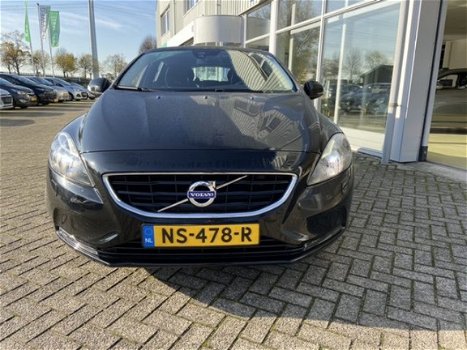 Volvo V40 - 1.6 T2 120PK Momentum, Xenon, Stoelverwarming, Parkeersensoren - 1