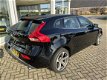 Volvo V40 - 1.6 T2 120PK Momentum, Xenon, Stoelverwarming, Parkeersensoren - 1 - Thumbnail