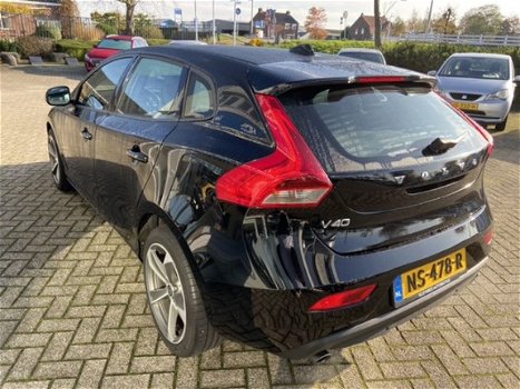 Volvo V40 - 1.6 T2 120PK Momentum, Xenon, Stoelverwarming, Parkeersensoren - 1