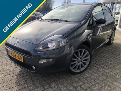 Fiat Punto - 5d 85pk Sport, 17 inch, Parkeersensoren, Climate Control - 1