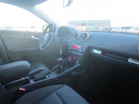 Audi A3 Sportback - 1.6 TDI Attraction Advance Trekhaak, PDC, Cruise, Clim - 1