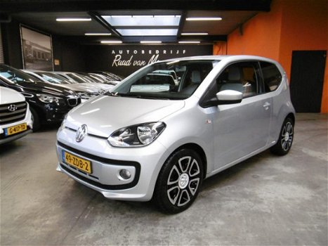 Volkswagen Up! - 1.0 high up 75pk executive-dynamic-driver navi/pdc/cruise/16inch - 1