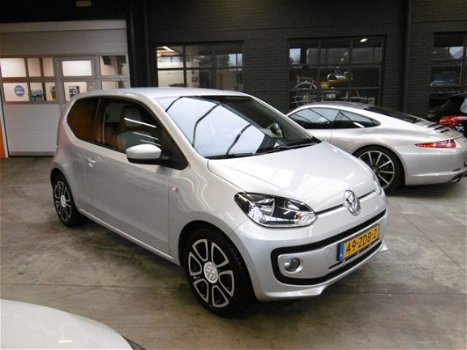 Volkswagen Up! - 1.0 high up 75pk executive-dynamic-driver navi/pdc/cruise/16inch - 1