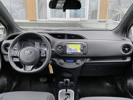 Toyota Yaris - 1.5 Hybrid Bi-Tone Navigatie, Stoelverwarming, 16.000 km - 1