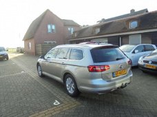 Volkswagen Passat Variant - 1.6 TDI 120pk BMT 7-DSG Business Edition