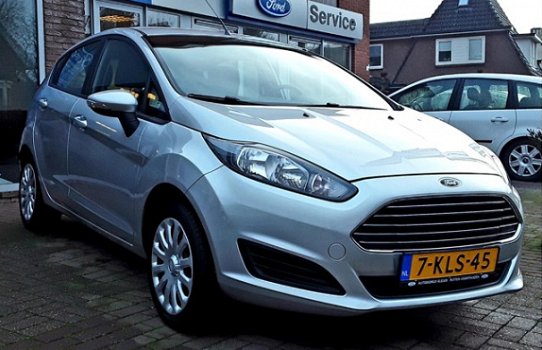 Ford Fiesta - 1.0 65pk 5Drs Champions Edition - 1