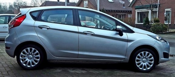 Ford Fiesta - 1.0 65pk 5Drs Champions Edition - 1