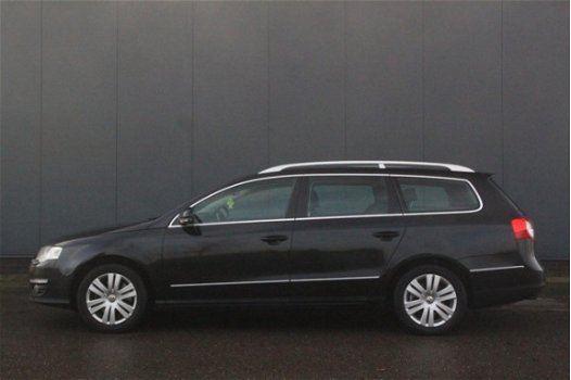 Volkswagen Passat Variant - 1.4 TSI Highline Navigatie/Parkeersensor V/A/Ecc/Apk 10-2020 - 1