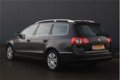 Volkswagen Passat Variant - 1.4 TSI Highline Navigatie/Parkeersensor V/A/Ecc/Apk 10-2020 - 1 - Thumbnail