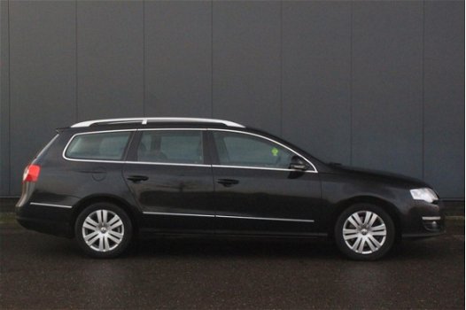 Volkswagen Passat Variant - 1.4 TSI Highline Navigatie/Parkeersensor V/A/Ecc/Apk 10-2020 - 1