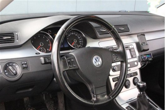 Volkswagen Passat Variant - 1.4 TSI Highline Navigatie/Parkeersensor V/A/Ecc/Apk 10-2020 - 1