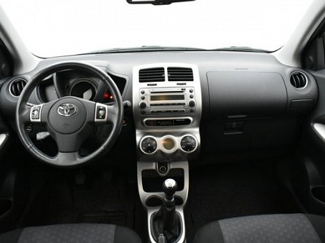 Toyota Urban Cruiser - 1.3 Dynamic | Cruise control | Parkeersensoren | Trekhaak | - 1