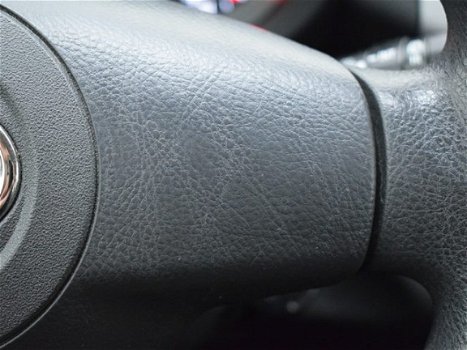 Toyota RAV4 - 2.0 VVTi Linea Terra | Leder | Navigatie | Sensoren - 1