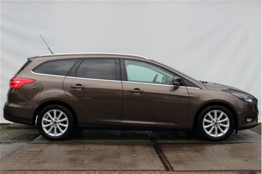 Ford Focus Wagon - 1.0 125PK Titanium | Navi | BLIS | Half Leder | Camera | Winterpack | PrivacyGlas - 1