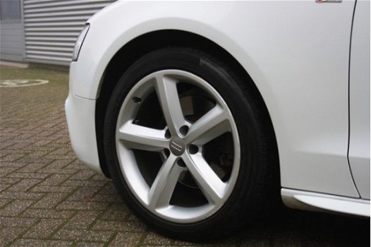 Audi A5 - S-Line Aut 1.8 TFSI Navi Xenon Parkeersensoren BTW Auto - 1