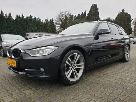 BMW 3-serie Touring - 318d Business AUT. *PANORAMA+XENON+LEDER+NAVI+PDC - 1