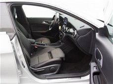 Mercedes-Benz CLA-klasse Shooting Brake - 200D Aut Xenon Navi Pdc-A/Voor 18"Lmv Sport Stoelen LED Co