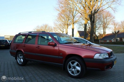 Volvo V70 - XC 2.5 T AWD Luxury, nieuwe apk - 1