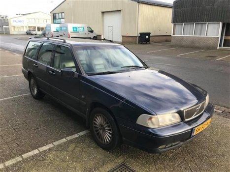 Volvo V70 - 2.5 Exclusive-Line 1jaar apk/ nap/ elek ramen/ meeneemprijs - 1