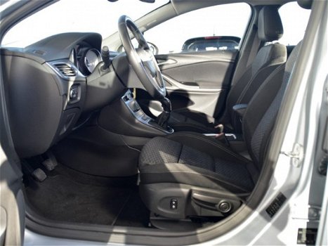 Opel Astra Sports Tourer - 1.6 CDTI Online Edition AGR-comfortstoelen / Navigatie / Climate control - 1