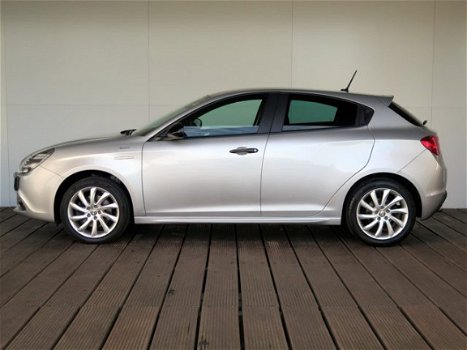 Alfa Romeo Giulietta - 1.4 T Sprint | Navigatie | Alcantara bekleding - 1