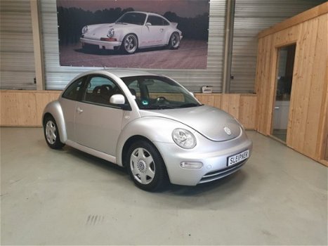 Volkswagen New Beetle - 2.0 HIGHLINE - 1