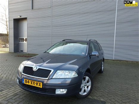 Skoda Octavia Combi - 1.8 TSI Ambiente AIRCO/6BAK/CRUISE/2 X SLEUTELS - 1