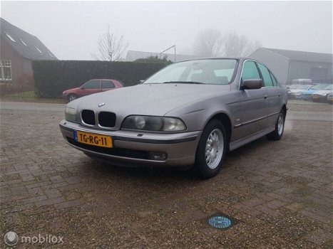 BMW 5-serie - 523i Executive/Automaat/clima/Cruise/apk/beurtje - 1