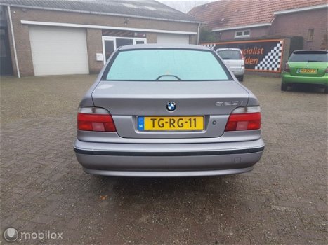 BMW 5-serie - 523i Executive/Automaat/clima/Cruise/apk/beurtje - 1