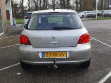 Peugeot 307 - 1.6 16V 5D AUTOMAAT Premium climate- en cruise control trekhaak parkeersensoren lm-vel