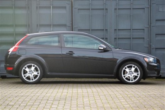 Volvo C30 - 2.4i Momentum 5 cil 170PK cruise 17inch nwe banden - 1