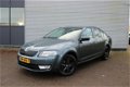 Skoda Octavia - 1.6 TDI Greentech Active NAVI|Stoelverwarming|Climate|Cruise|Dealer ond.|1e Eig - 1 - Thumbnail