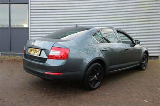 Skoda Octavia - 1.6 TDI Greentech Active NAVI|Stoelverwarming|Climate|Cruise|Dealer ond.|1e Eig - 1