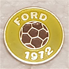 SP0004 Speldje Ford (met voetbal) 1972 geel