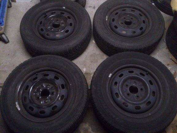 4 Stalen Velgen 5x114,3 Kia Carnival Carens Ceed 215/65 R15 - nr. 1