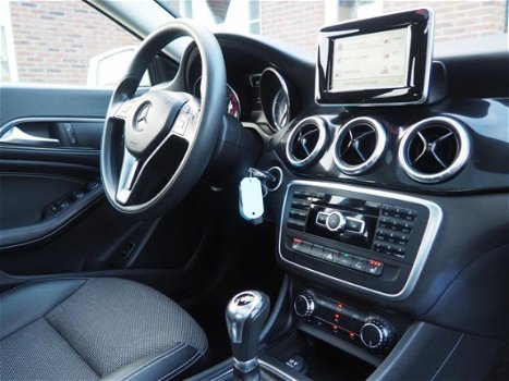 Mercedes-Benz CLA-Klasse - 180 Edition 1 | Panoramadak | Bi-Xenon | Navi | Camera | 1 Eigenaar | - 1
