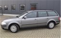 Volkswagen Passat Variant - 1.6 Trendline Airco, Trekhaak, nieuwe APK, MOOI - 1 - Thumbnail