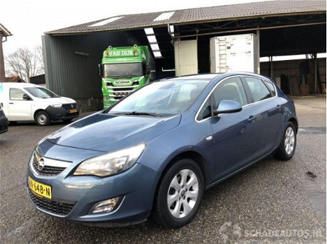 Opel Astra - 1.6 cdti 110pk 6-bak design edition 5drs - navi - clima - cruise control - pdc v + a - - 1