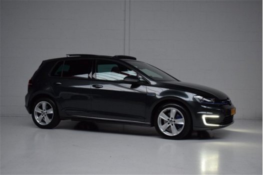 Volkswagen Golf - 1.4 TSI GTE 204PK EX BTW/Panoramadak/Xenon/ORG.NED&1eEIG/7% tm 30-12-2020 - 1