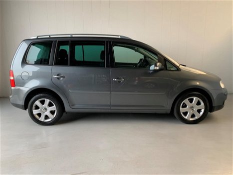 Volkswagen Touran - 2.0 TDI Highline Automaat Navigatie Climate+Cruise control - 1