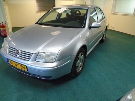 Volkswagen Bora - 2.3 V5 Highline Airco Boekjes - 1