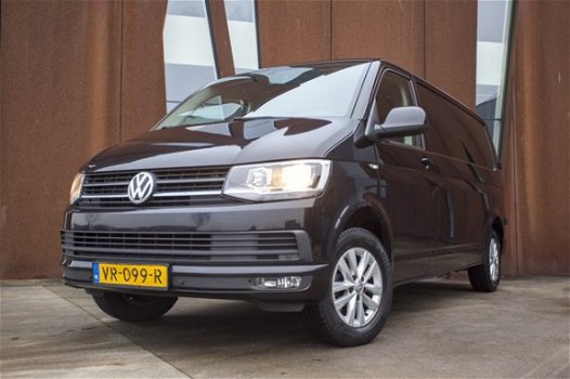 Volkswagen Transporter - 2.0 TDI L2H1 BM Highline T6 140PK zwart metallic PDC navi trekhaak verwarmd - 1