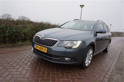 Skoda Superb Combi - 2.0 TDI 140PK AMBITION BUSINESS LUXE 1E EIG PERF.STAAT NAVI XENON/LED STOELVERW - 1