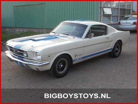 Ford Mustang Fastback - USA 4.9 V8 - 1