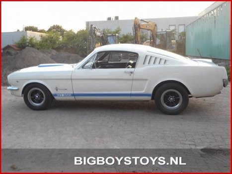 Ford Mustang Fastback - USA 4.9 V8 - 1