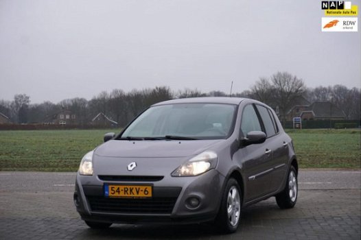 Renault Clio - 1.5 dCi Authentique 5-deurs AIRCO LM VELGEN EURO 5 - 1