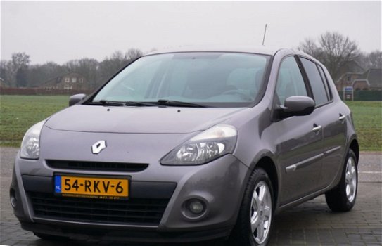 Renault Clio - 1.5 dCi Authentique 5-deurs AIRCO LM VELGEN EURO 5 - 1