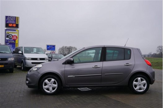 Renault Clio - 1.5 dCi Authentique 5-deurs AIRCO LM VELGEN EURO 5 - 1